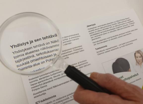 Suurennuslasi ja esite